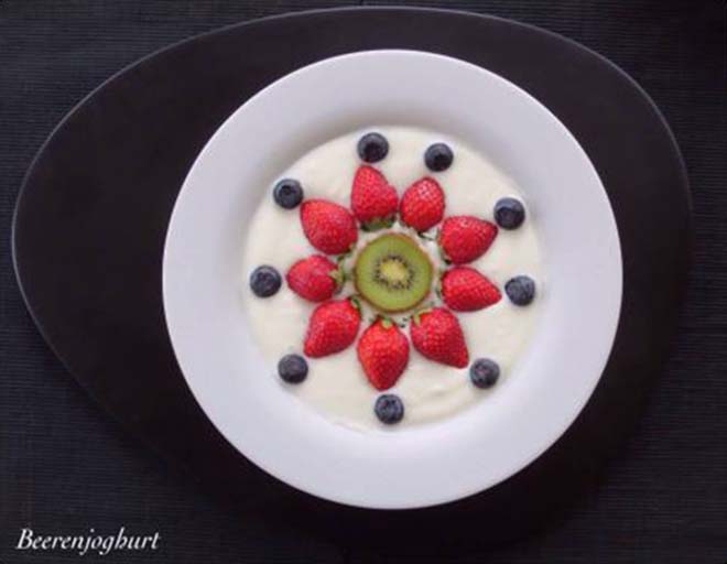 Beeren auf Joghurt- Topfen- Creme