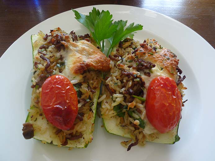 Gefüllte Zucchini